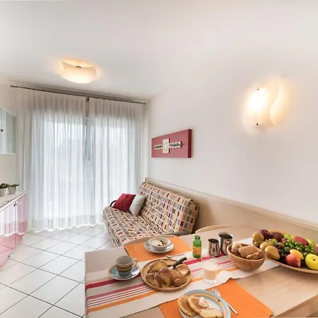Super Family Friendly Villaggio Planetarium 2 Bedroom Sleeps 6 ビビオーネ