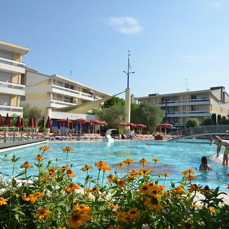 Super Family Friendly Villaggio Planetarium 2 Bedroom Sleeps 6 * Bibione