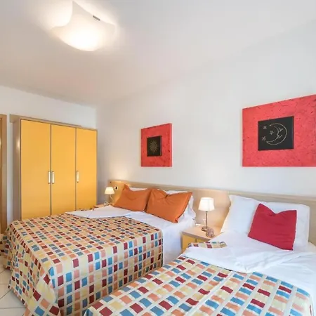 Super Family Friendly Villaggio Planetarium 2 Bedroom Sleeps 6 *