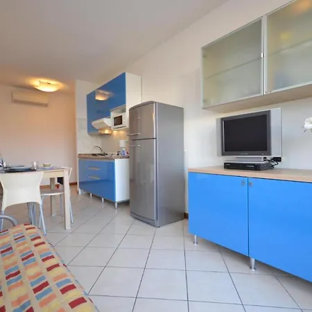 Super Family Friendly Villaggio Planetarium 2 Bedroom Sleeps 6 アパート ビビオーネ